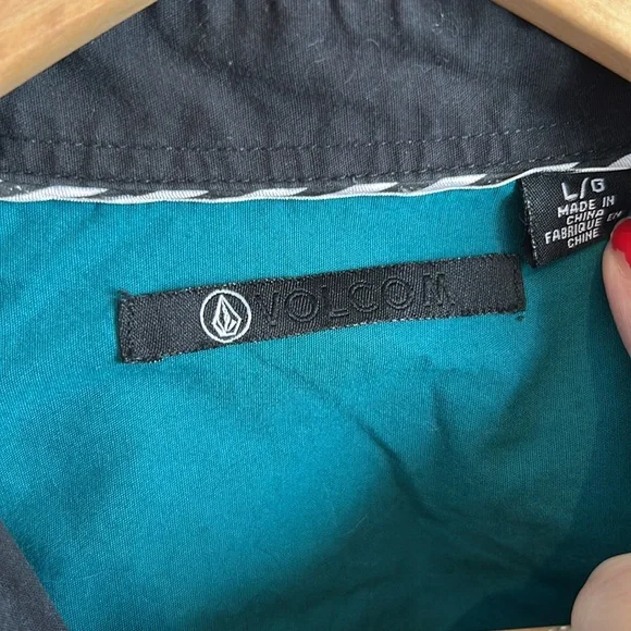 Volcom button down shirt - Picture 2 of 3